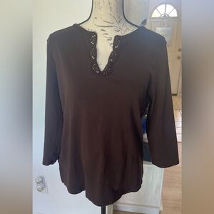 Jones NY long sleeved chocolate brown T with pretty detail on v neck. Size XL.